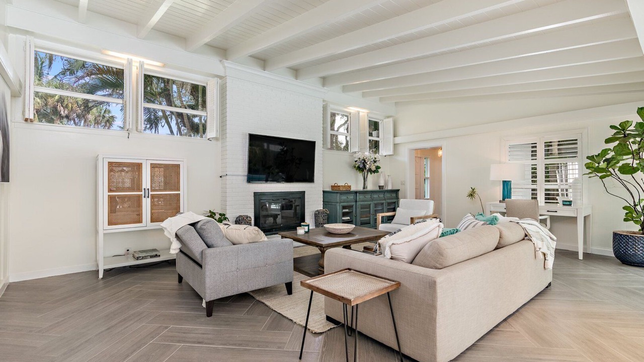 Photo of Livingroom in Central Beach