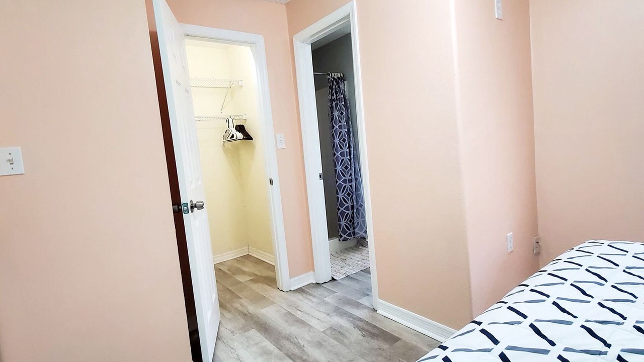 Photo of Bedroom in Bee Ridge