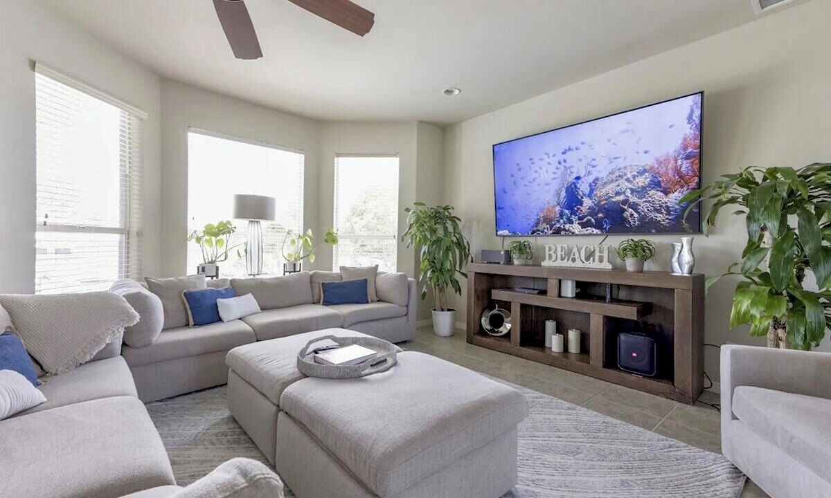 Photo of Livingroom in Yacht Club
