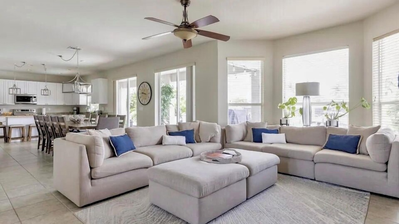 Photo of Livingroom in Yacht Club
