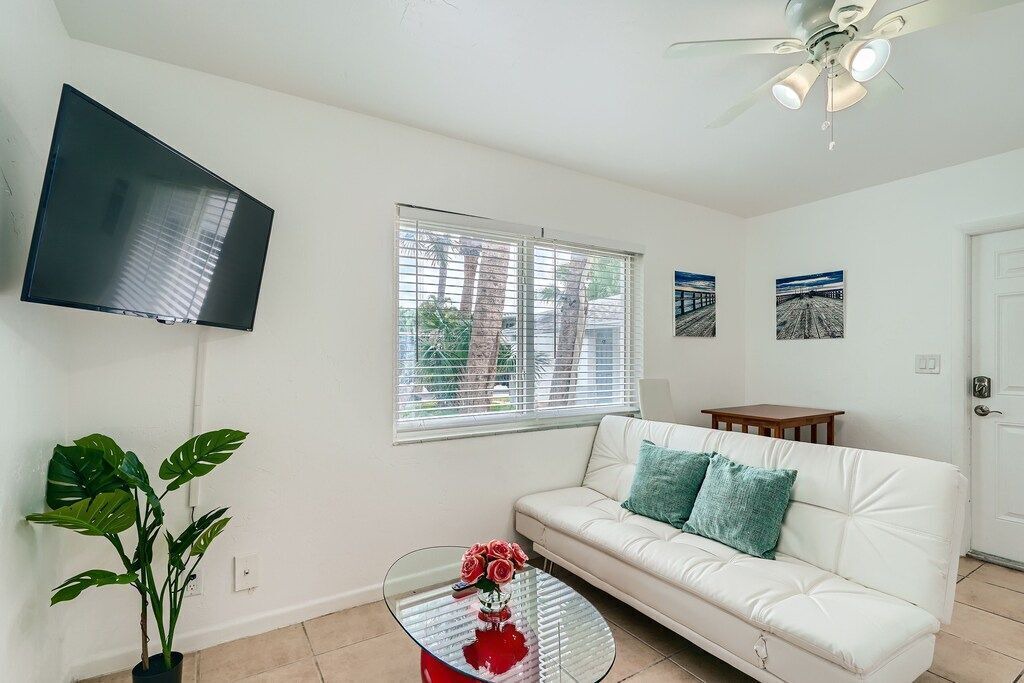 Photo of Livingroom in Palm Beach Shores