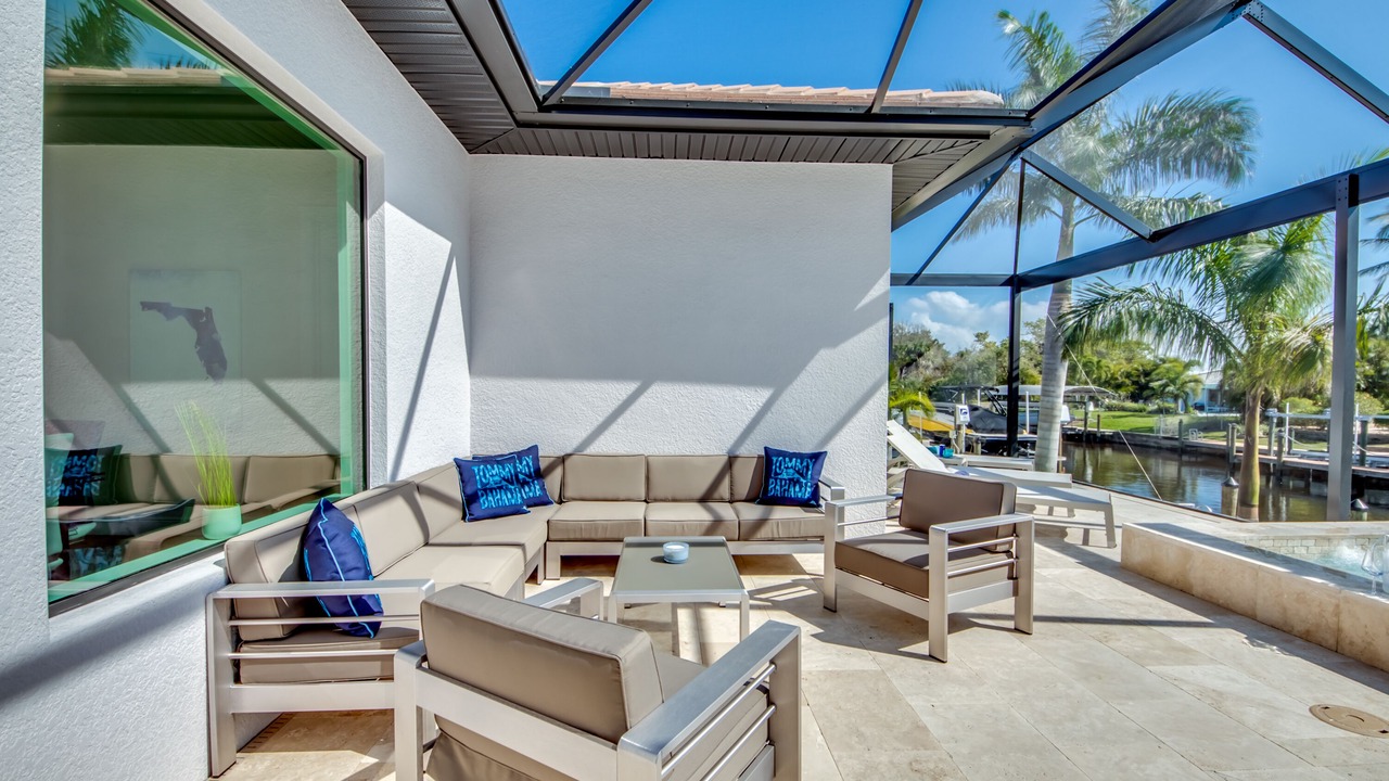 Photo of Livingroom in Yacht Club