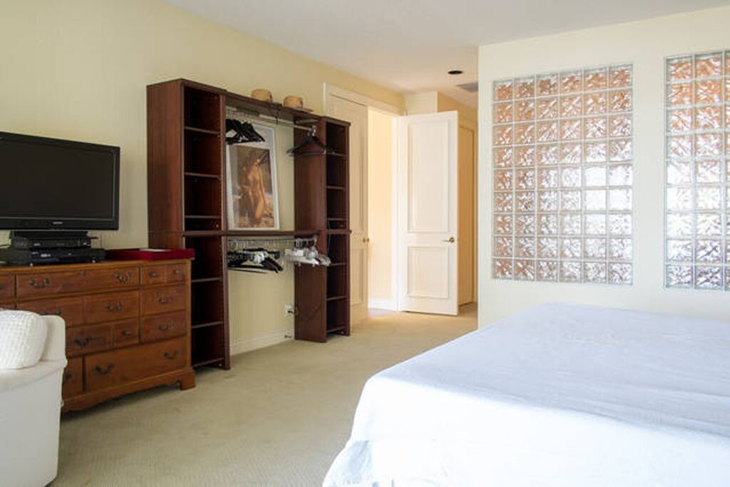 Photo of Bedroom in East Ocean Ave