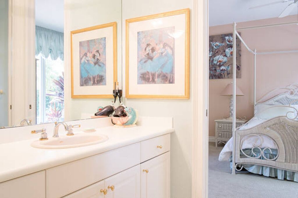 Photo of Bathroom in East Ocean Ave