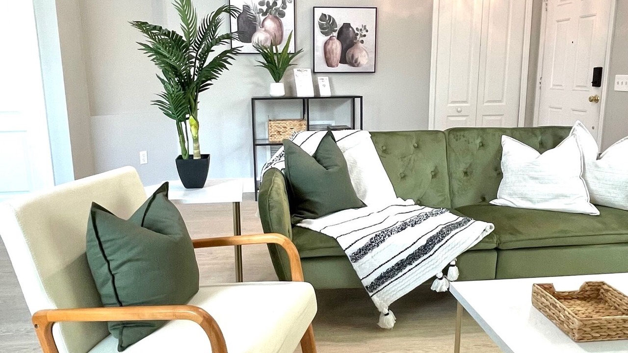 Photo of Livingroom in Lakeview Village