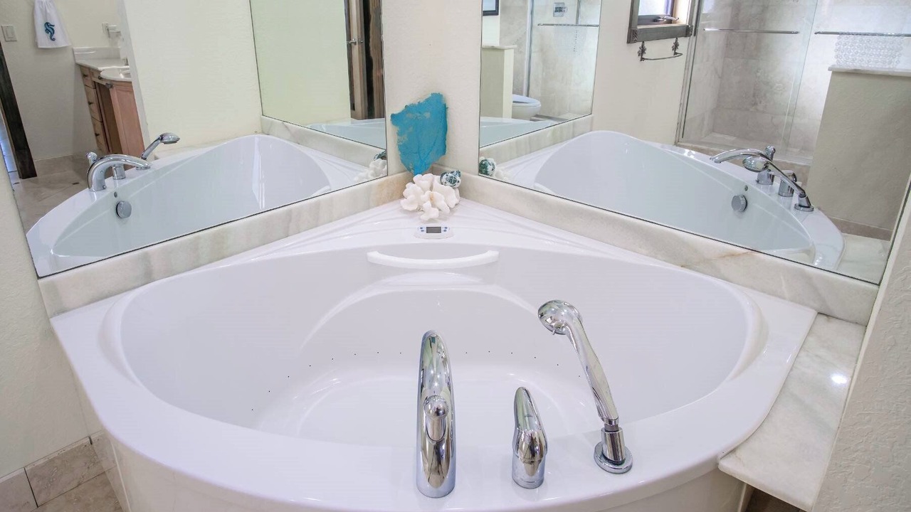 Photo of Bathroom in Marathon