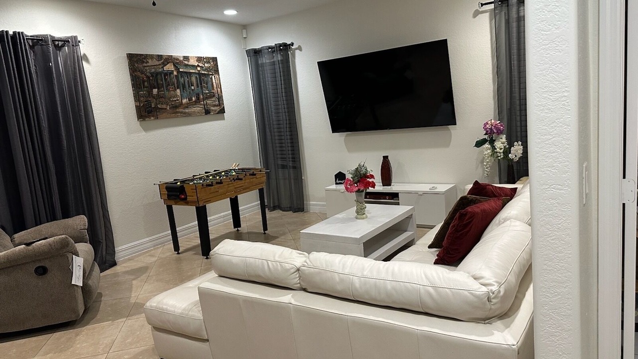 Photo of Livingroom in Caloosahatchee