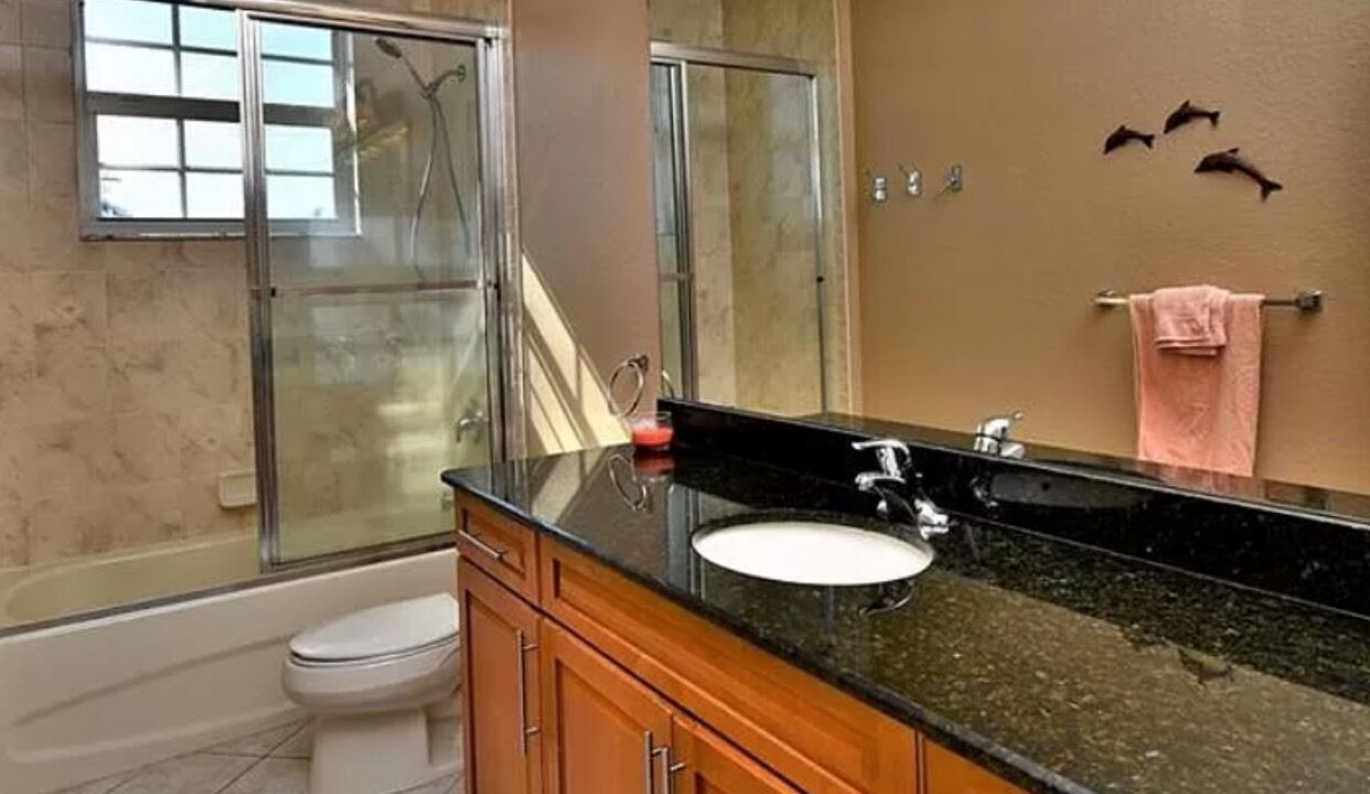 Photo of Bathroom in Caloosahatchee