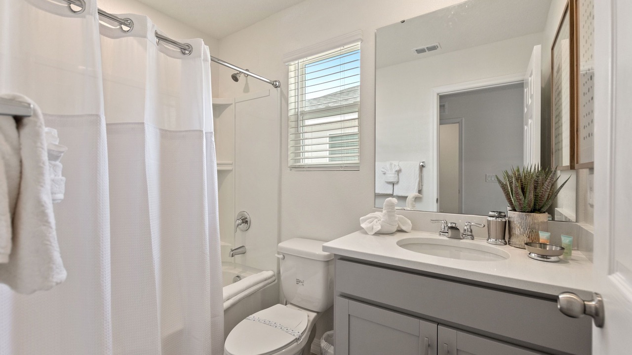 Photo of Bathroom in Bay Lake