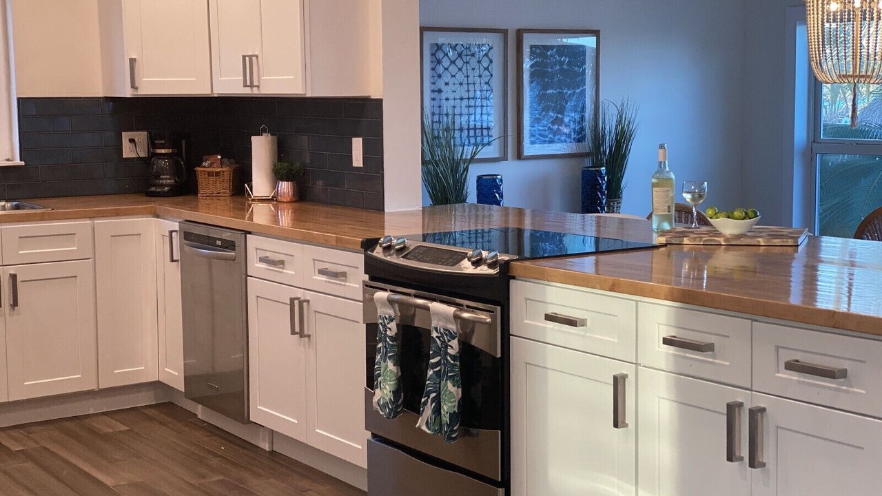 Photo of Kitchen in Tropical Bay Estates
