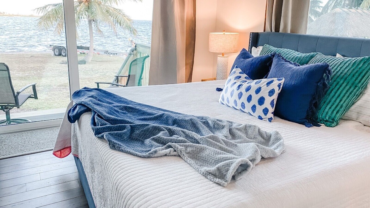 Photo of Bedroom in Tropical Bay Estates