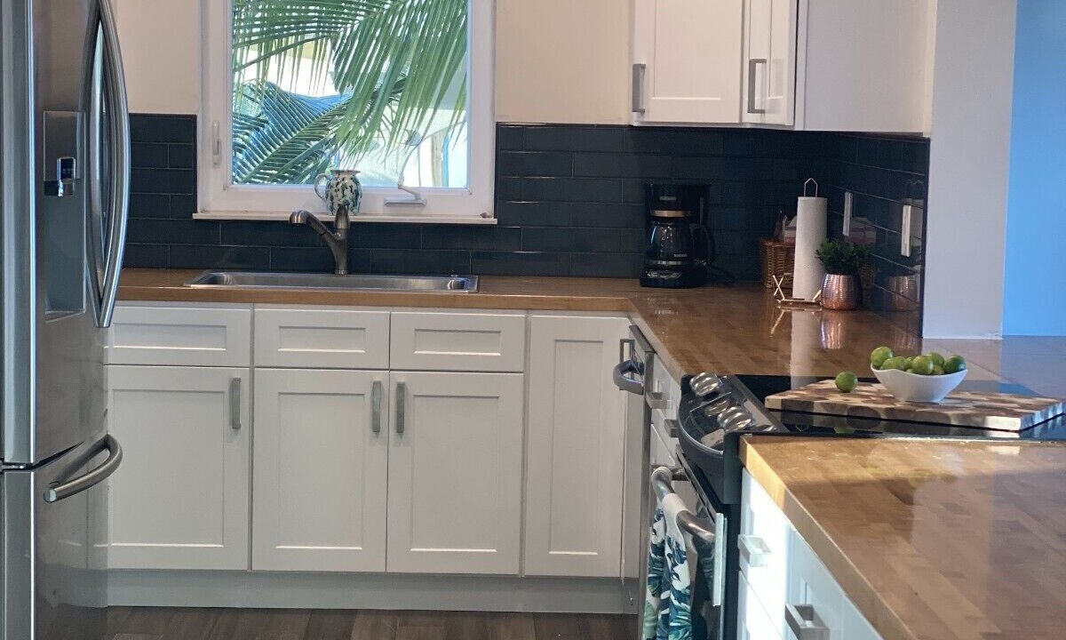 Photo of Kitchen in Tropical Bay Estates
