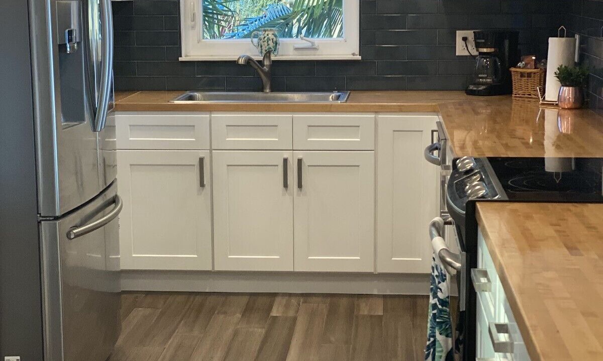 Photo of Kitchen in Tropical Bay Estates