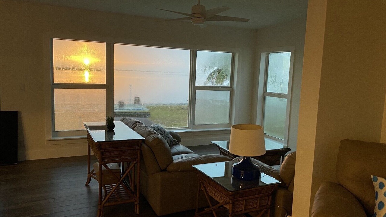 Photo of Livingroom in Tropical Bay Estates