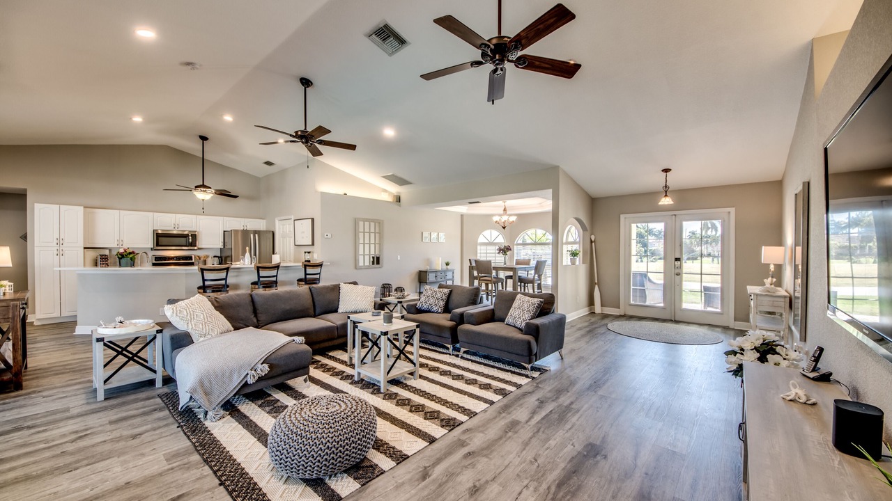Photo of Livingroom in Yacht Club