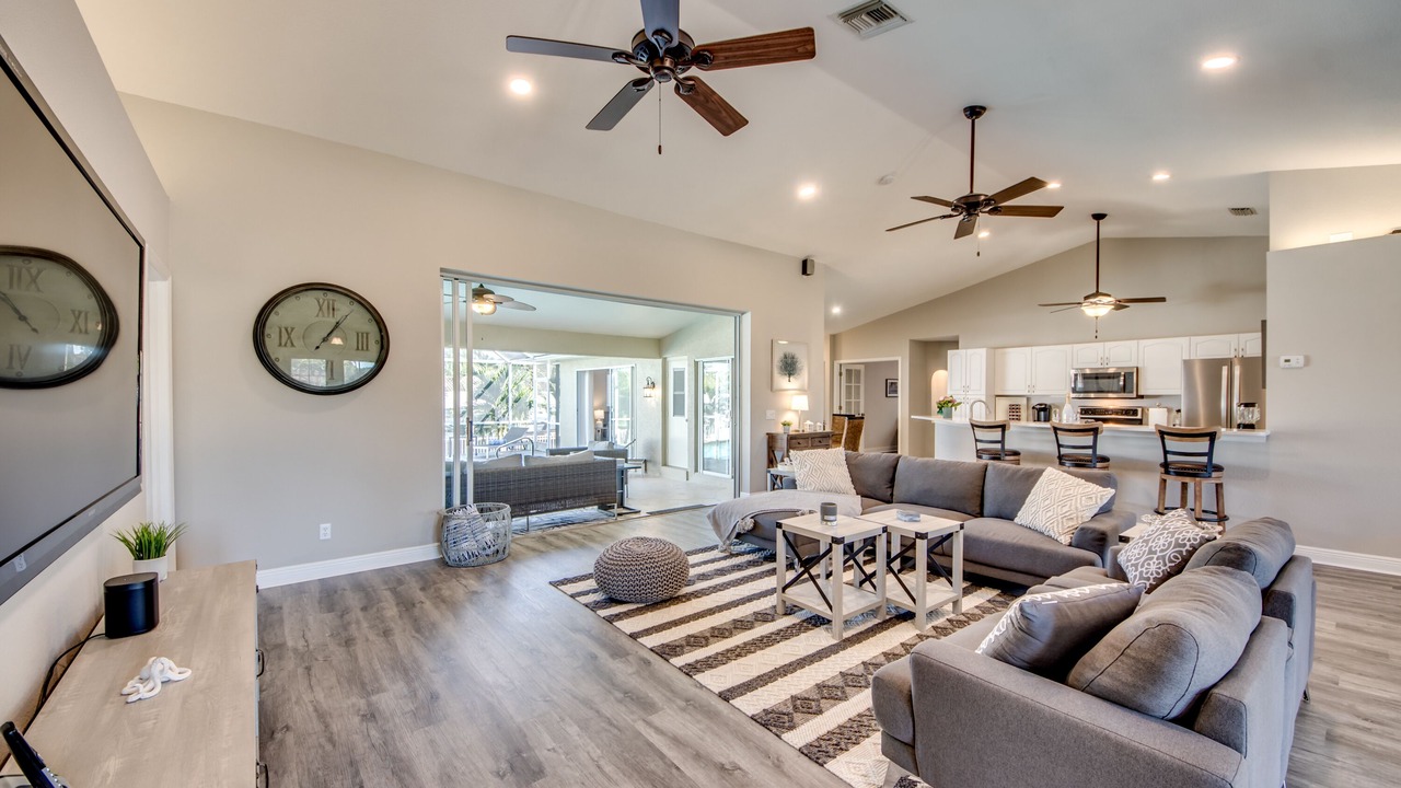 Photo of Livingroom in Yacht Club