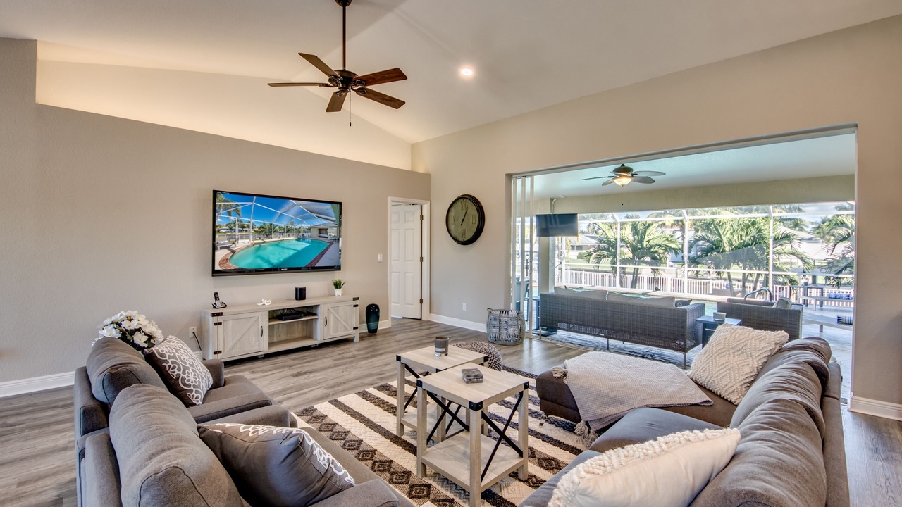 Photo of Livingroom in Yacht Club