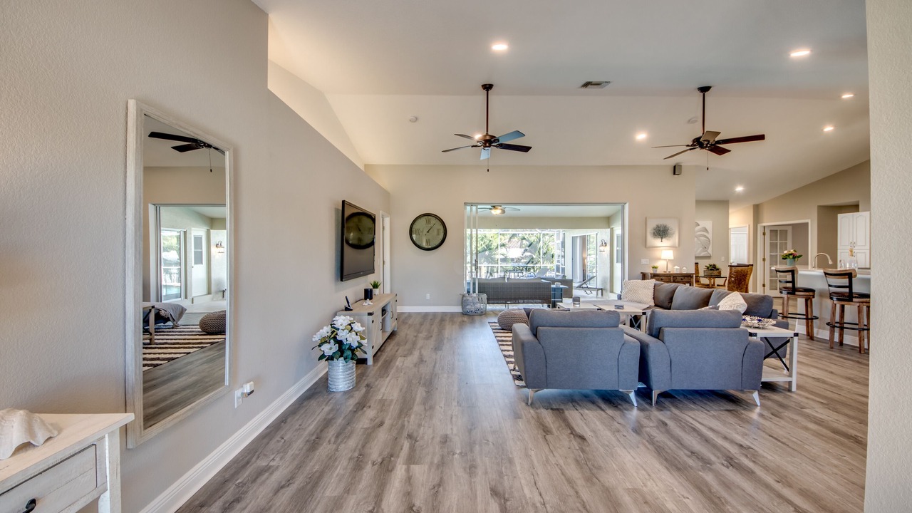 Photo of Livingroom in Yacht Club