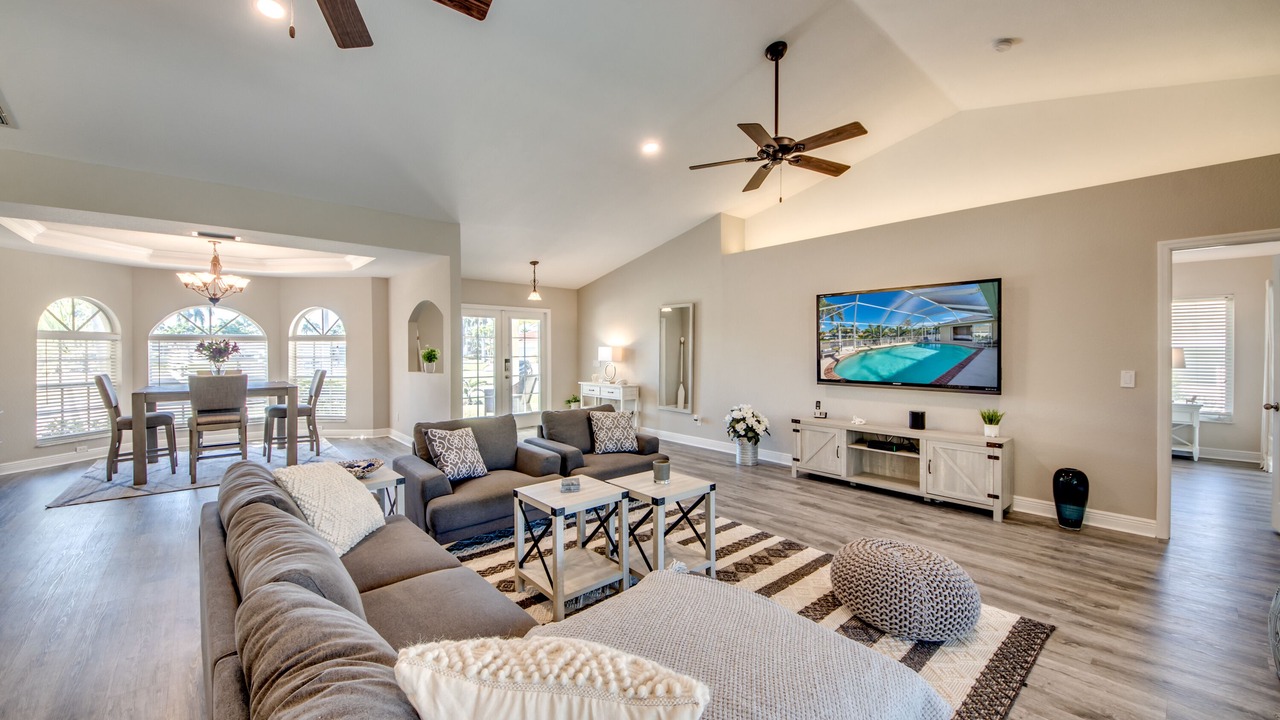 Photo of Livingroom in Yacht Club