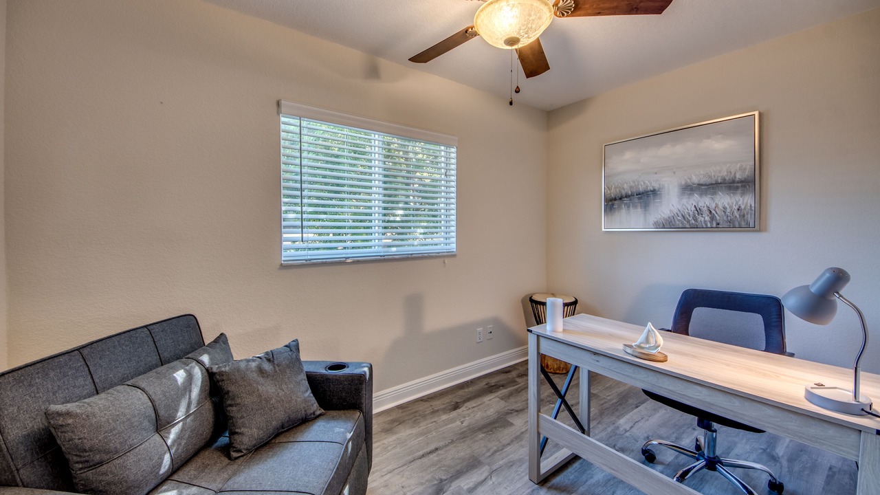 Photo of Livingroom in Yacht Club