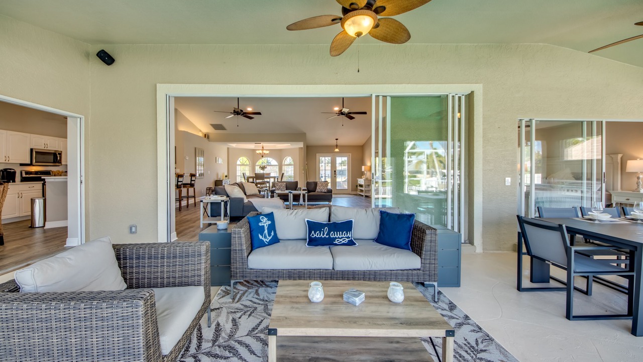 Photo of Livingroom in Yacht Club