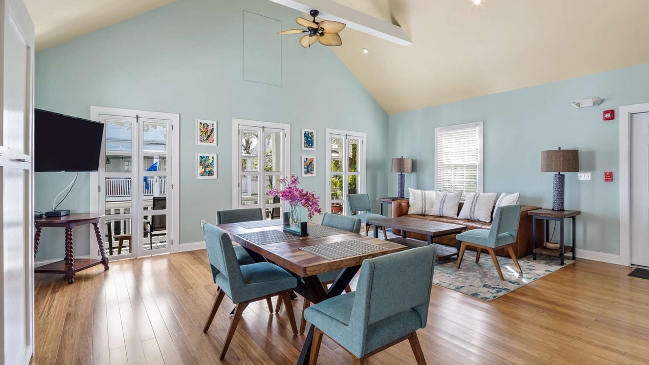 Photo of Livingroom in Downtown