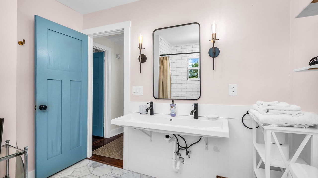 Photo of Bathroom in Flamingo Parks