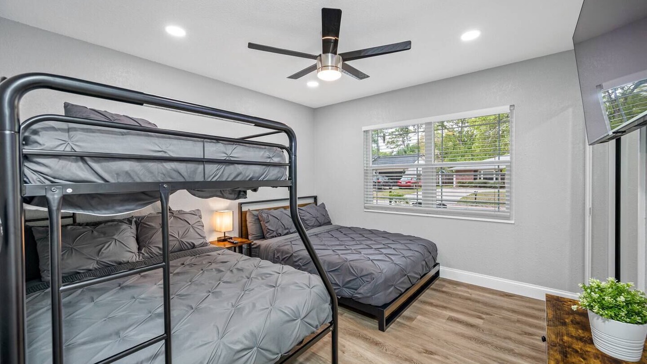 Photo of Bedroom in Lake Magdalene