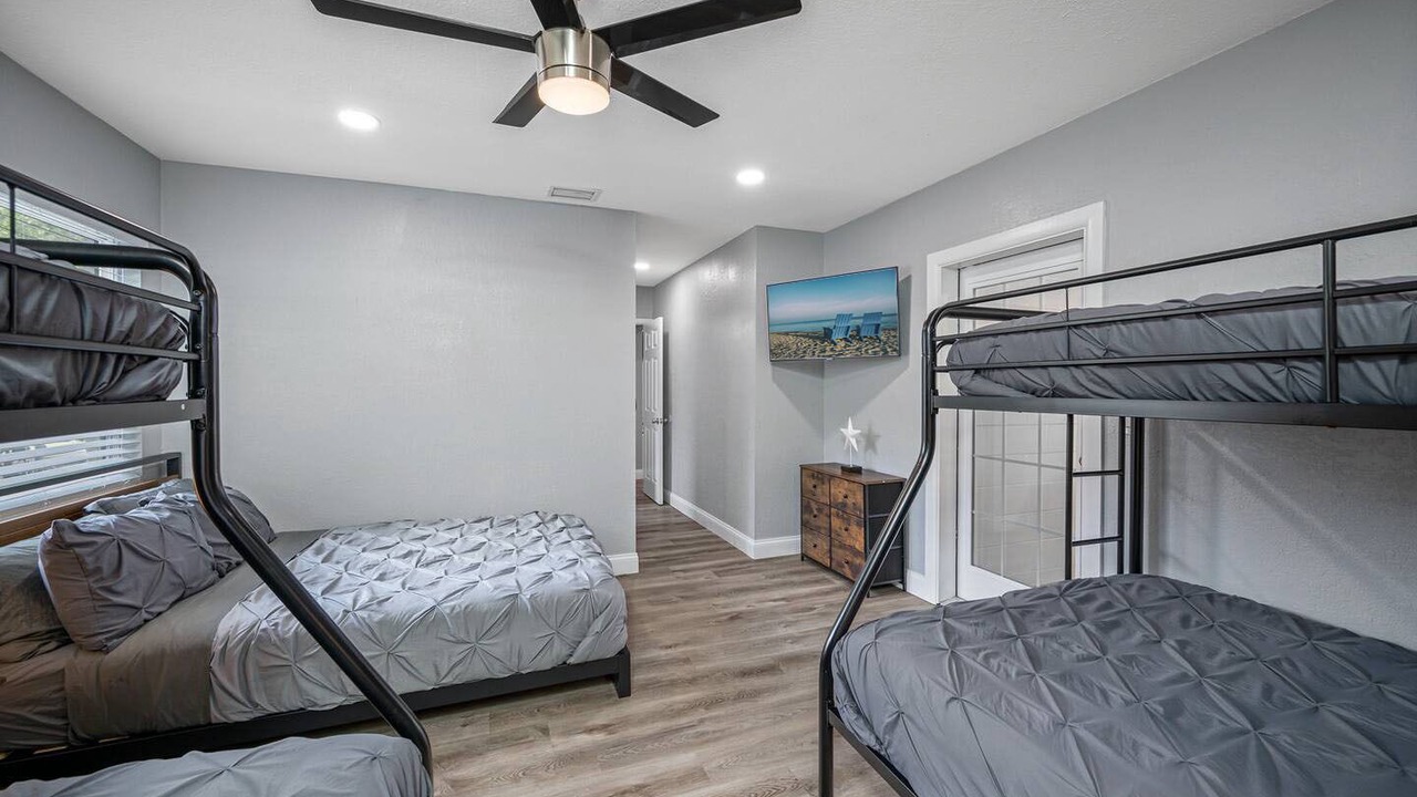 Photo of Bedroom in Lake Magdalene