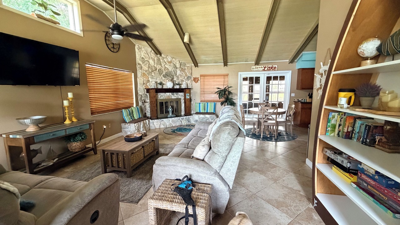Photo of Livingroom in Taylor Creek
