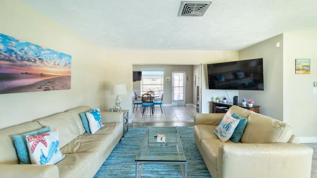 Photo of Livingroom in Gulf Gate Estates