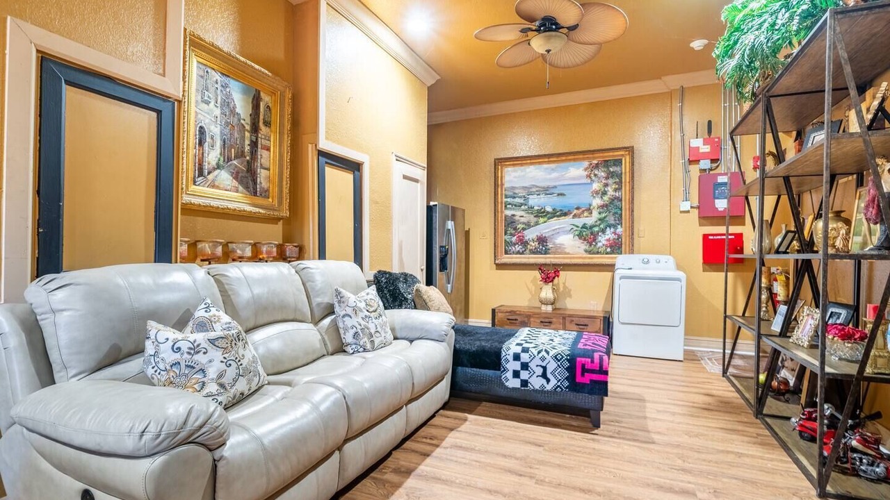 Photo of Livingroom in Hunt Club
