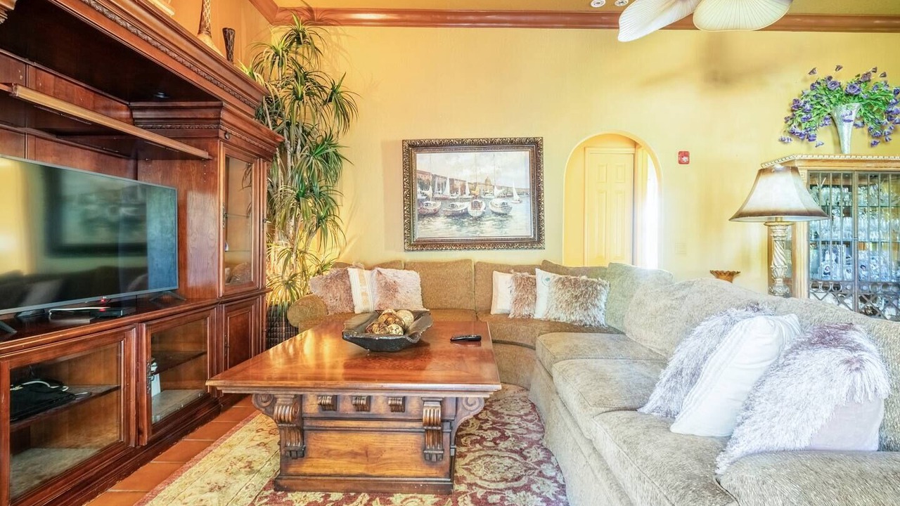 Photo of Livingroom in Hunt Club