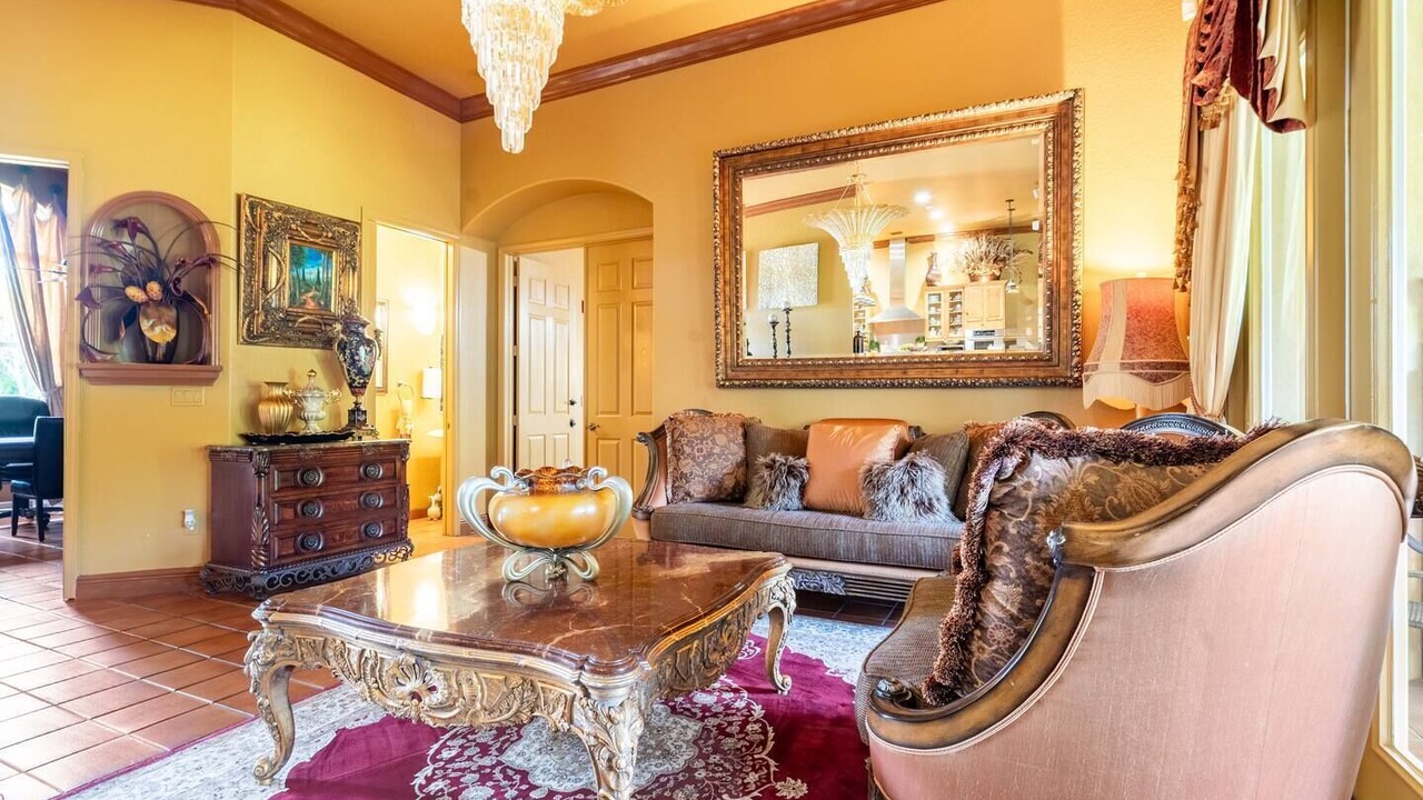 Photo of Livingroom in Hunt Club
