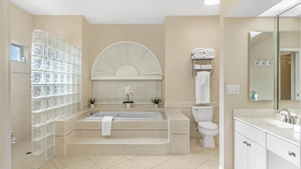 Photo of Bathroom in Caloosahatchee
