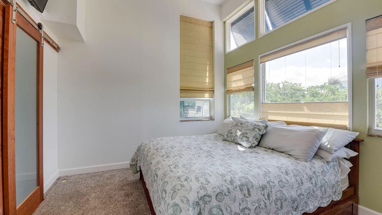 Photo of Bedroom in Summerland Key