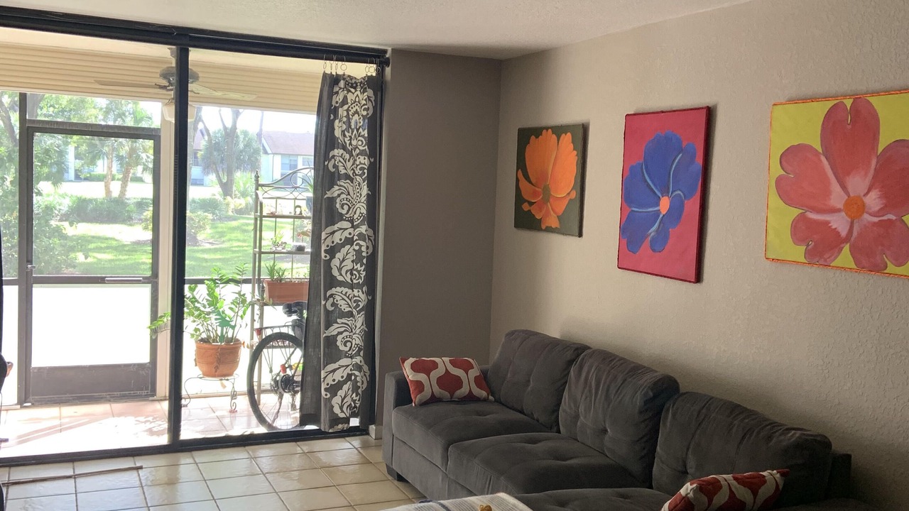 Photo of Livingroom in Florida Gardens