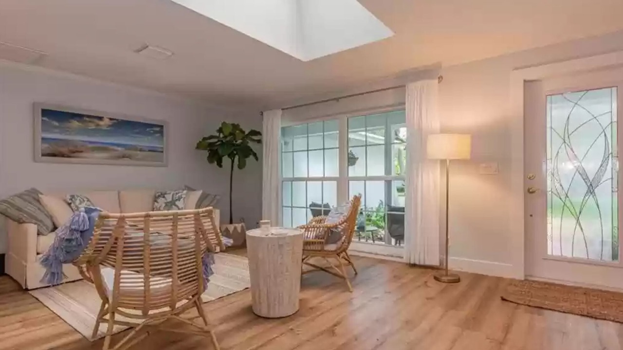 Photo of Livingroom in Central Beach