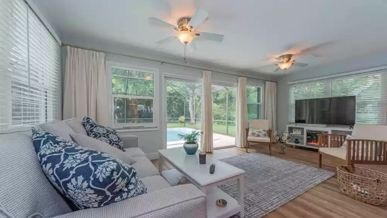 Photo of Livingroom in Central Beach