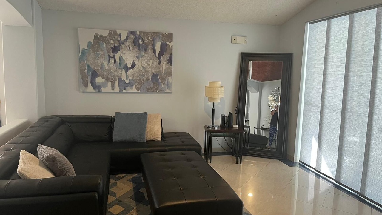 Photo of Livingroom in Eagle Pointe South