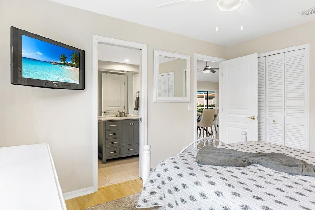 Photo of Bathroom in Caloosahatchee