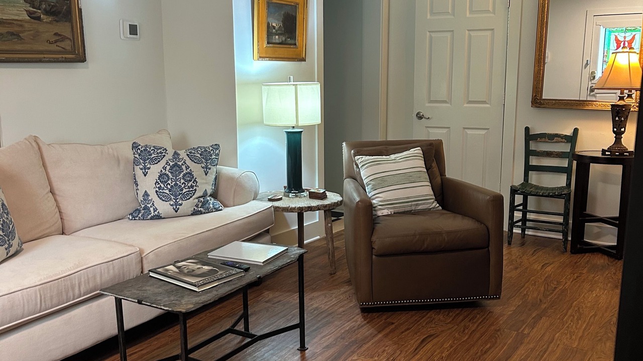 Photo of Livingroom in Historic District