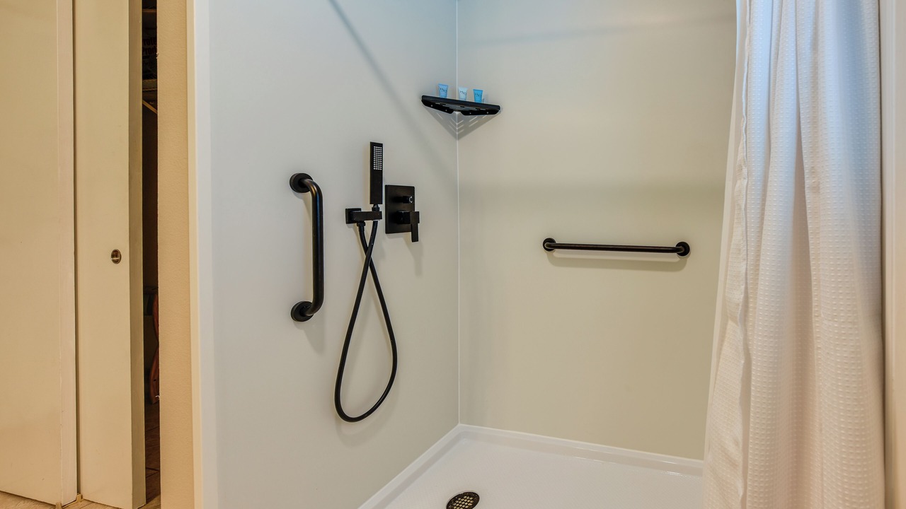 Photo of Bathroom in Lindfields