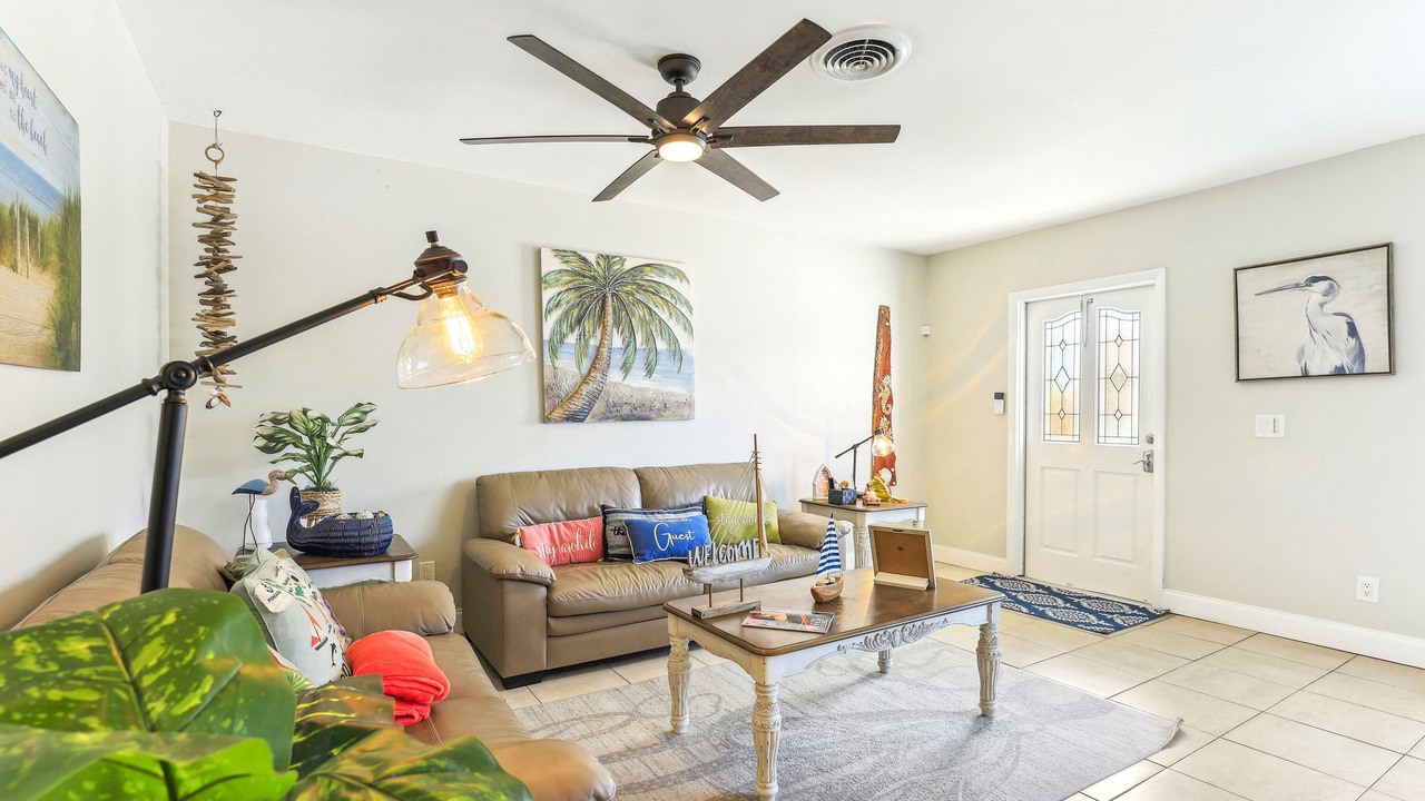 Photo of Livingroom in Beach Club Colony