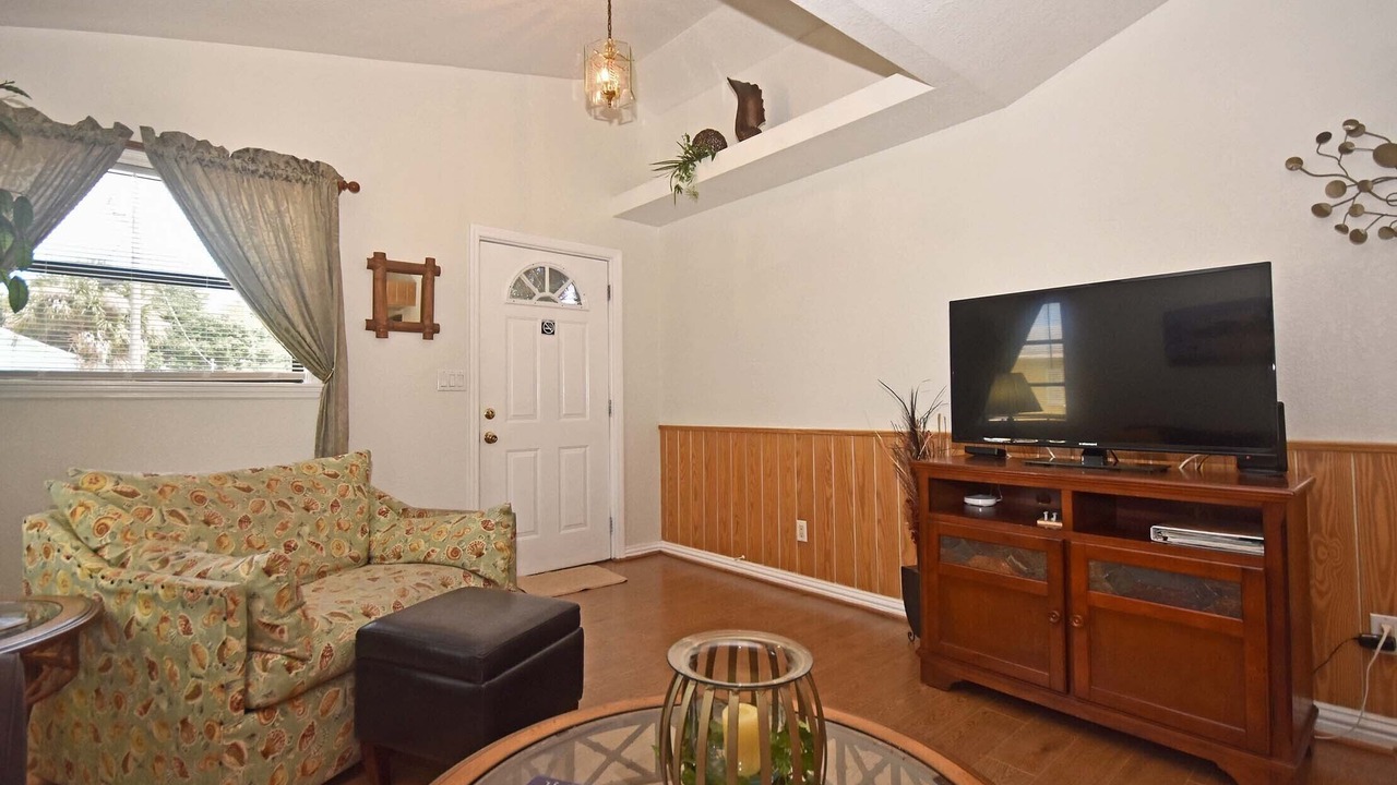 Photo of Livingroom in Englewood