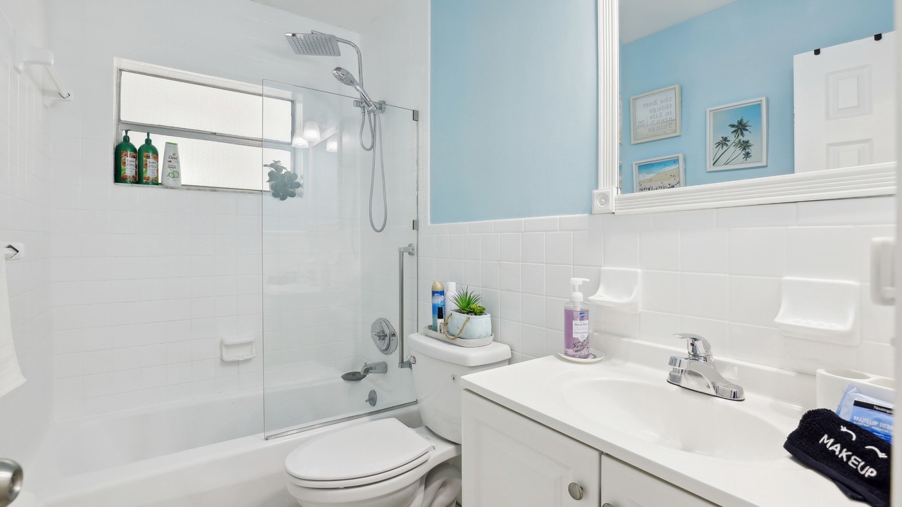 Photo of Bathroom in Beach Club Colony