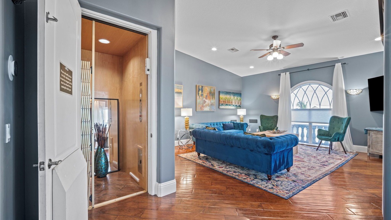 Photo of Livingroom in Crescent Beach