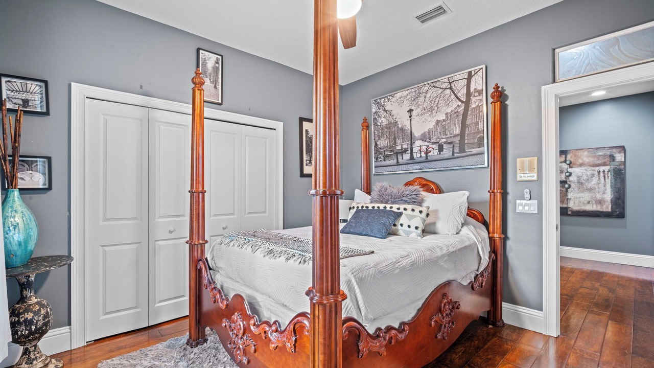 Photo of Bedroom in Crescent Beach