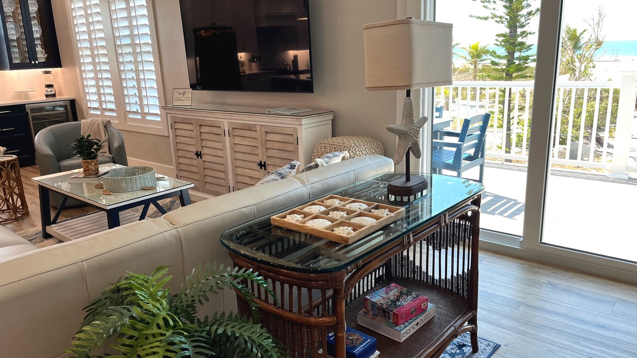 Photo of Livingroom in Mid Island