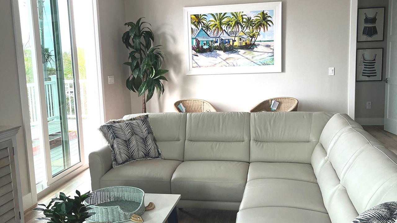 Photo of Livingroom in Mid Island